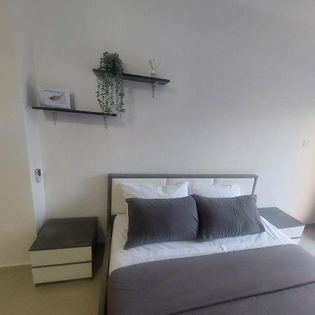 Modern Studio Apartment Armonia Court Paralimni Eksteriør billede